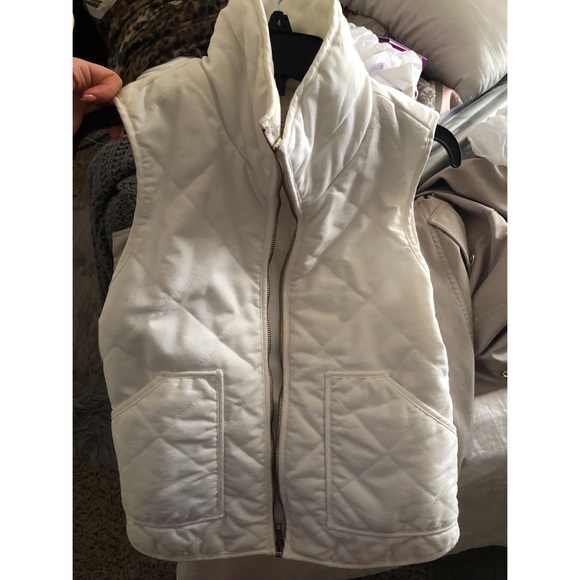 Pink Lily white quilted vest - Picture 2 of 3